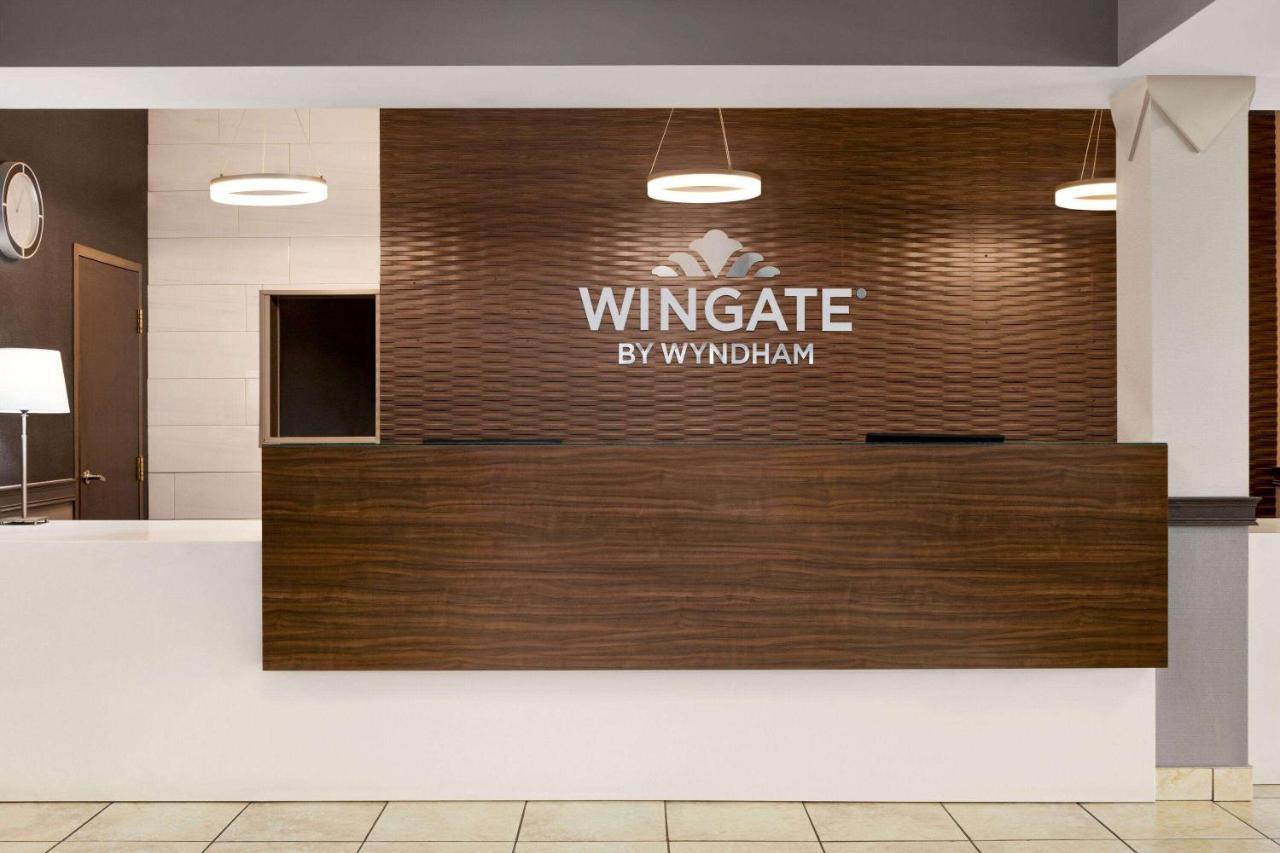 Hotel Wingate By Wyndham Lethbridge Esterno foto