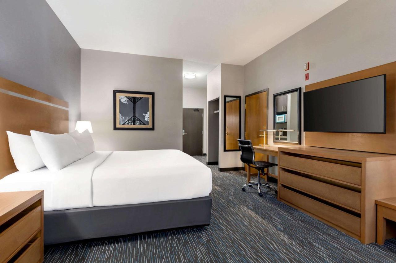Hotel Wingate By Wyndham Lethbridge Esterno foto