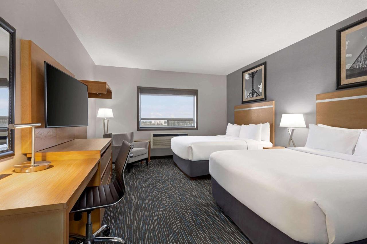 Hotel Wingate By Wyndham Lethbridge Esterno foto