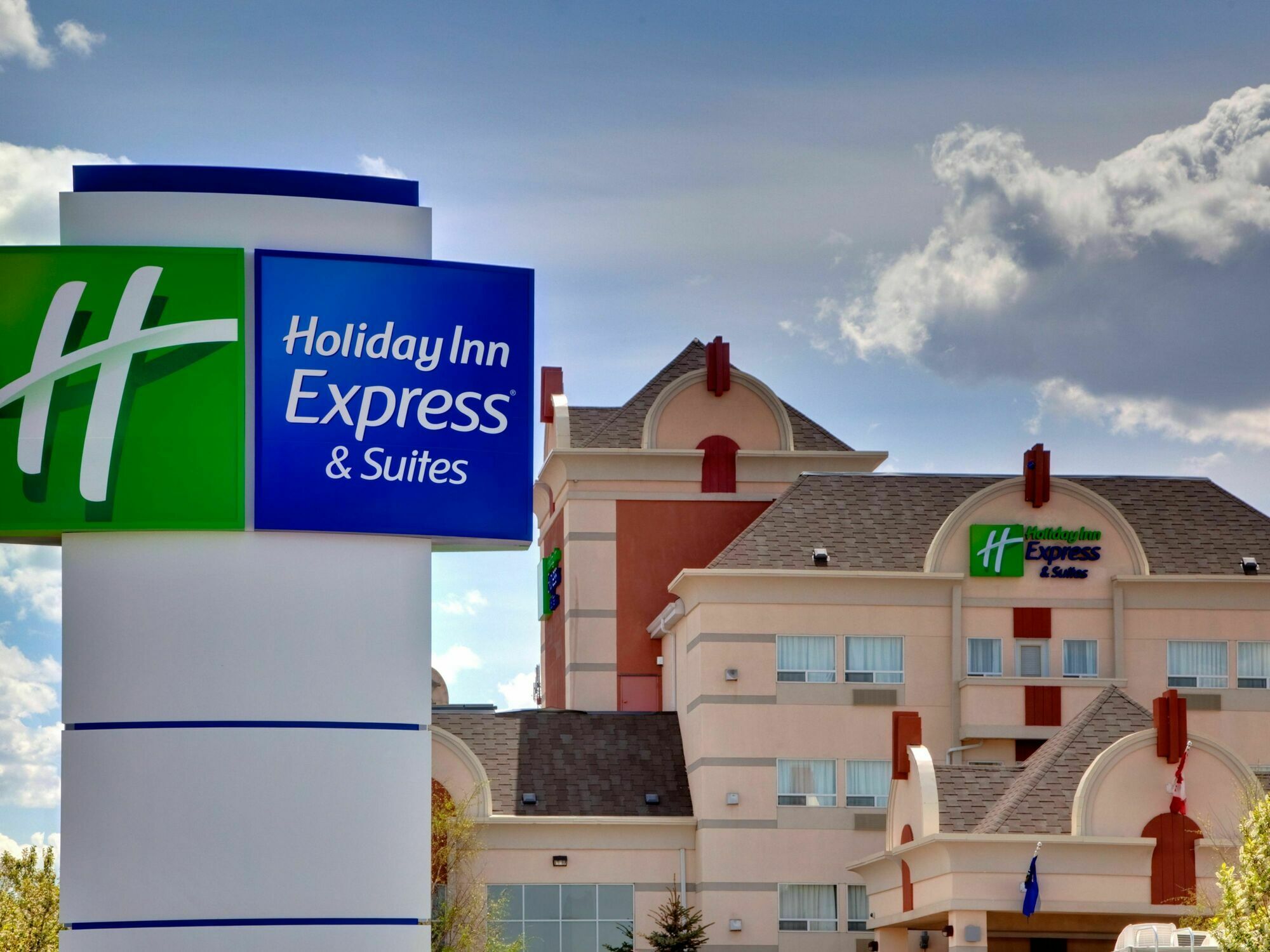 Hotel Wingate By Wyndham Lethbridge Esterno foto