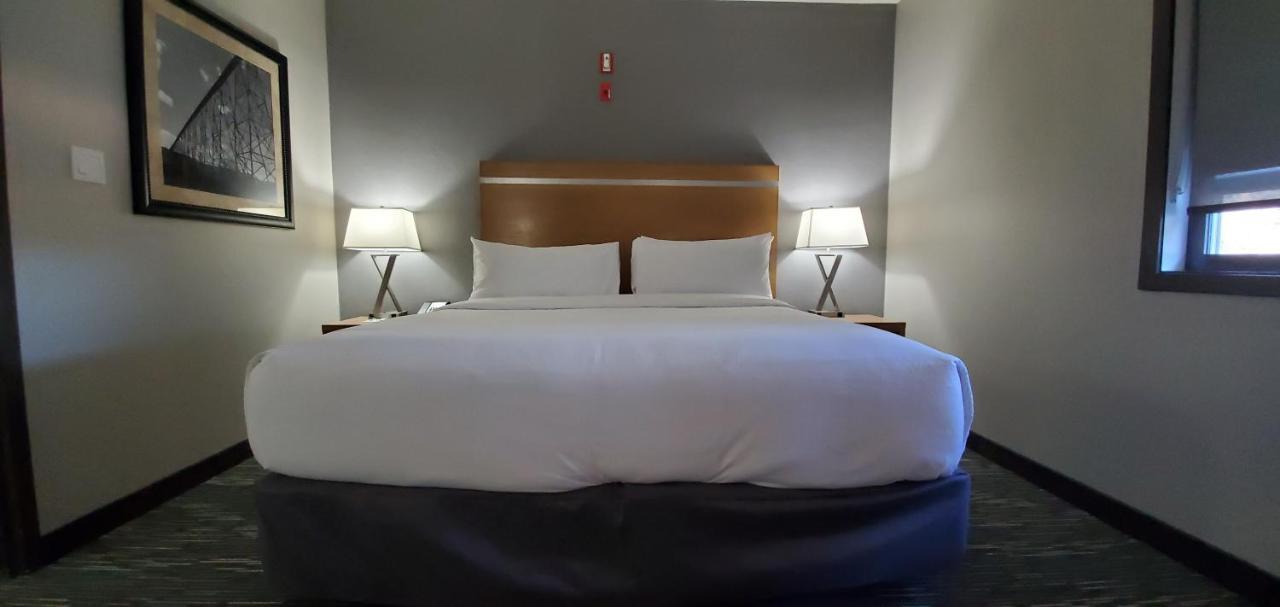 Hotel Wingate By Wyndham Lethbridge Esterno foto